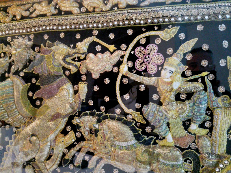 cuadro escena dragon principe carruaje bordado tailandia asia mad crist 85x132x6 1u